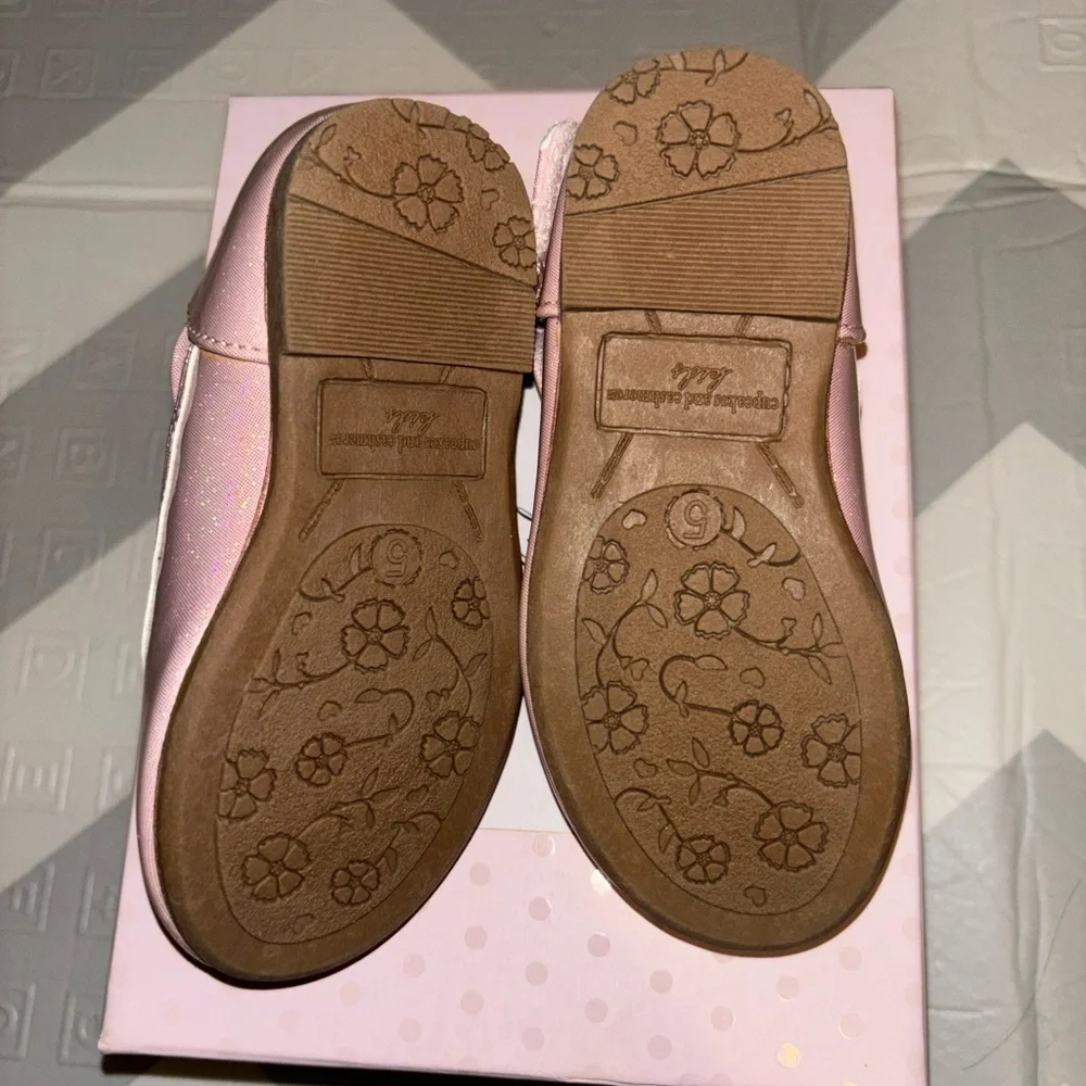 Cupcakes and Cashmere Pink Glitter Kids Shoes size 5 NIB